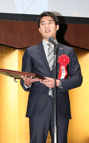 スポーツニッポンフォーラム「ＦＯＲ　ＡＬＬ２０１６」受賞の喜びを語る飯塚翔太