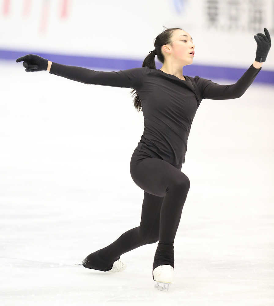 ＜冬季アジア札幌大会フィギュアスケート女子公式練習＞曲かけ練習でフリーのプログラムを滑る本郷理華