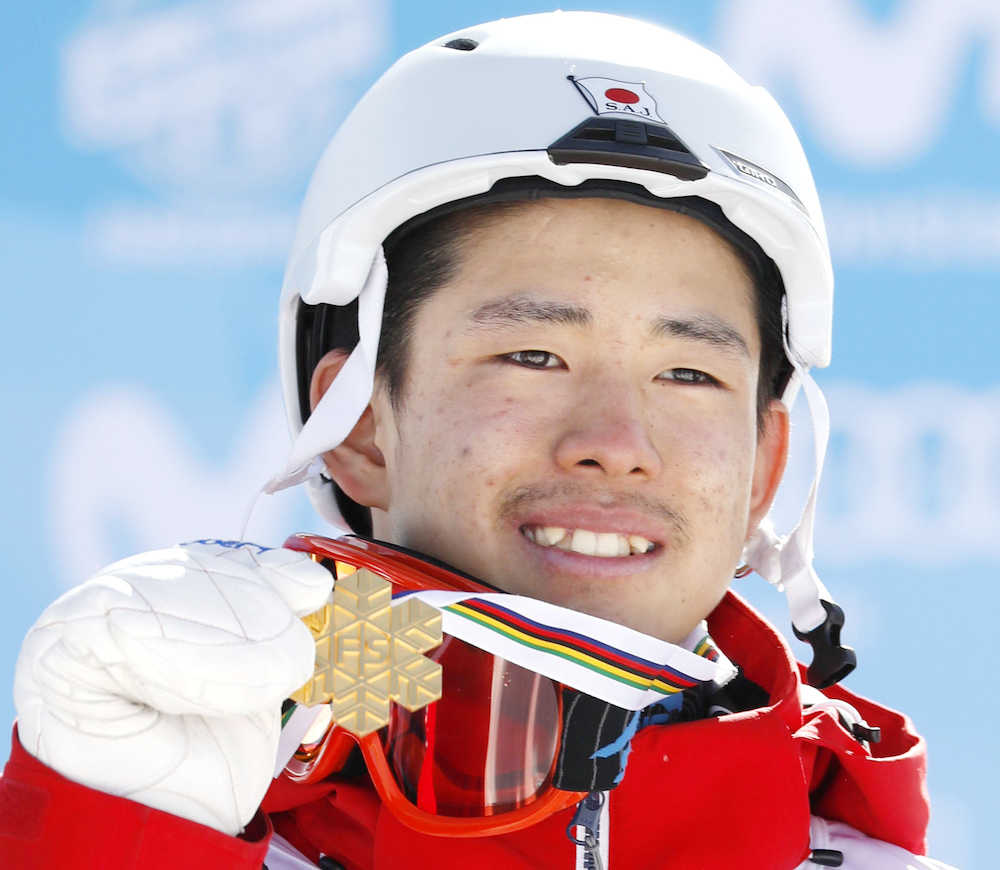 フリースタイルスキー世界選手権・男子モーグルで金メダルを獲得した堀島行真