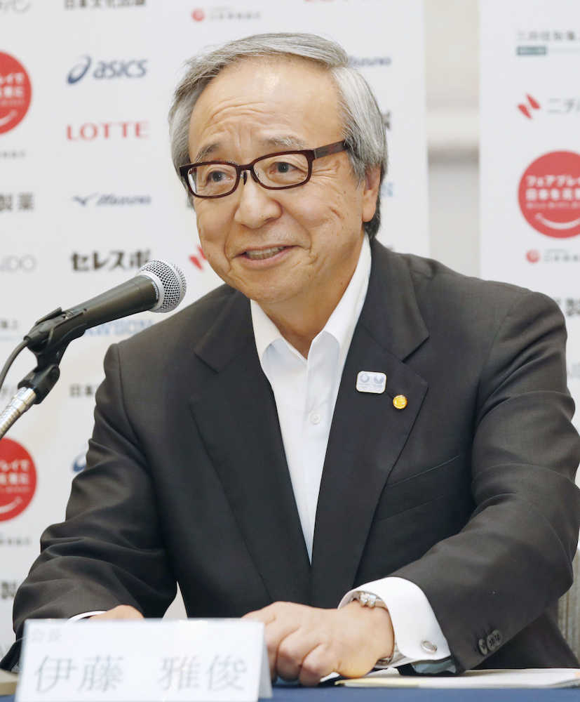 日本体育協会の新会長に選出され、記者会見する伊藤雅俊氏