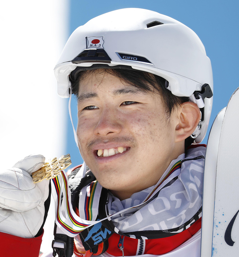 ３月の世界選手権男子デュアルモーグルで金メダルを獲得した堀島