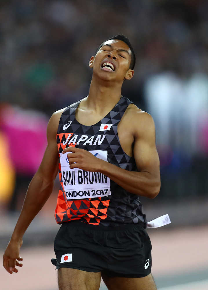 男子２００メートル決勝、ゴールし険しい表情を見せるサニブラウン