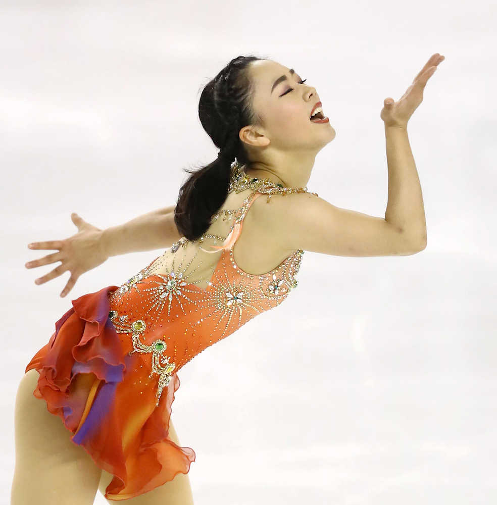 東京夏季フィギュアスケート競技大会シニア女子ＳＰで表現豊かな演技を披露する樋口