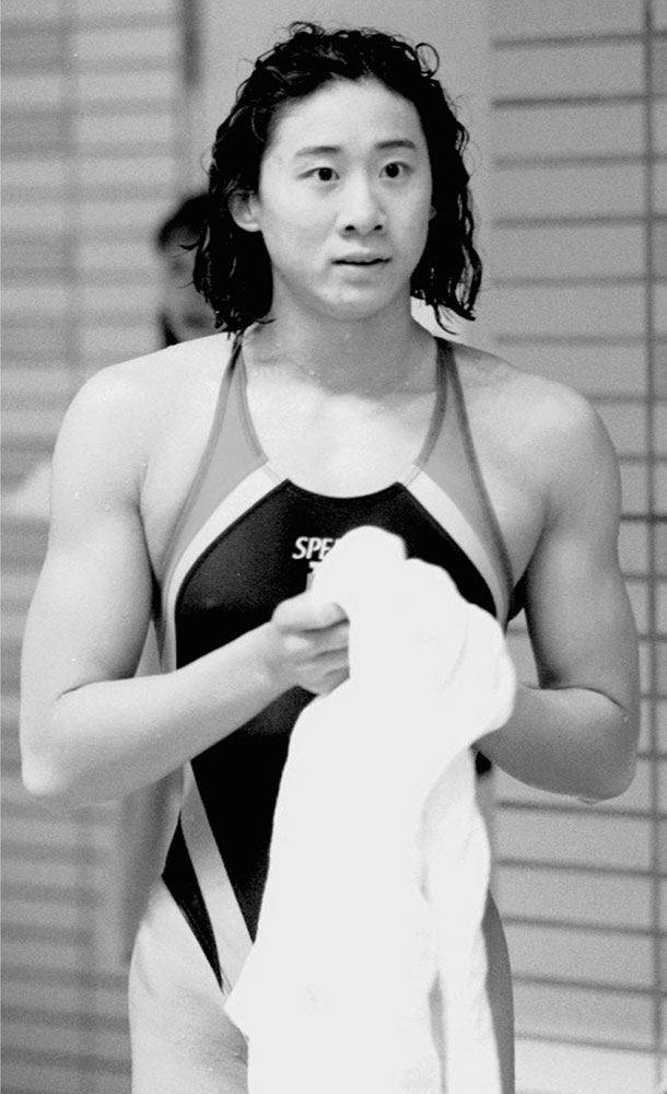 １９９４年の広島アジア大会で、国際水連の抜き打ちドーピング検査の後”不自然なフライング”で失格となった中国女子競泳のエース楽靖宜　（共同）