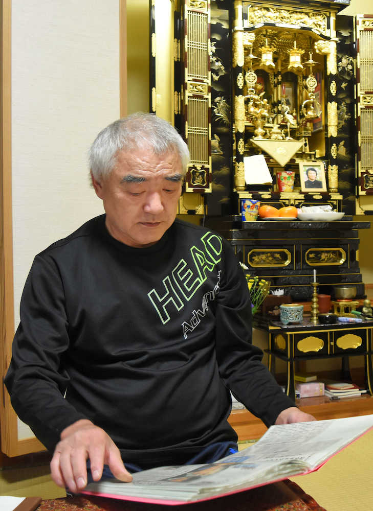 日馬富士の暴行問題を受け、取材に応じる斉藤俊さんの父正人さん