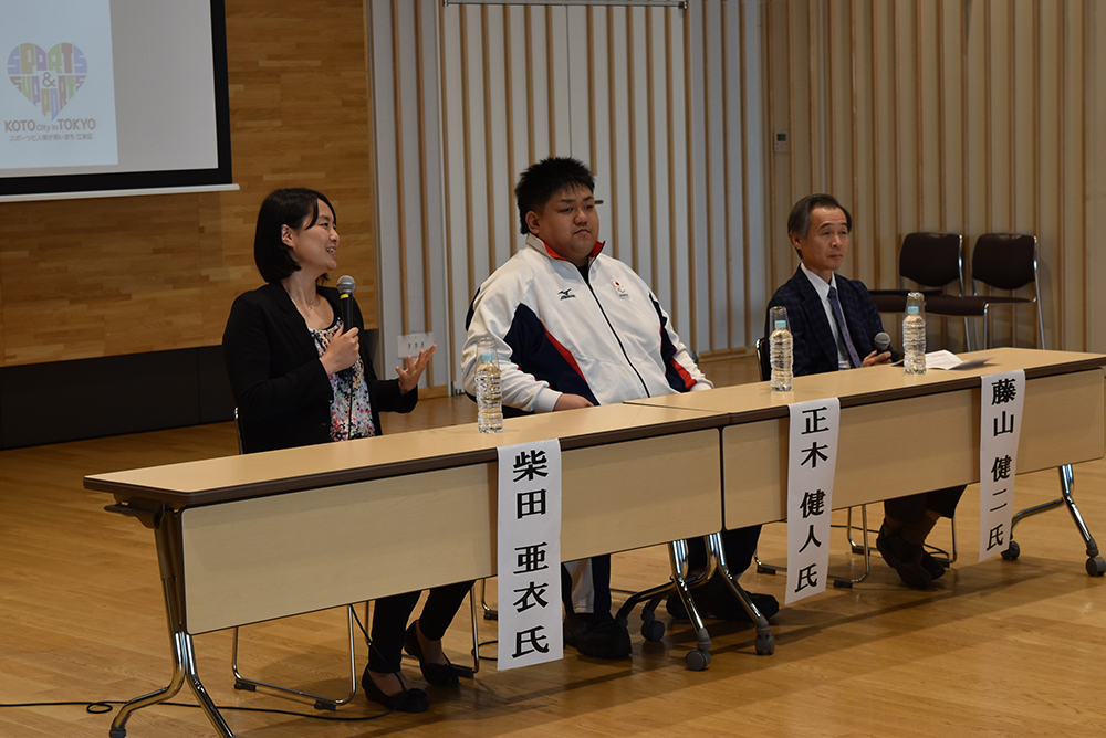 パネルディスカッションに出演した（左から）柴田亜衣さん、正木健人選手、スポニチ・藤山健二氏