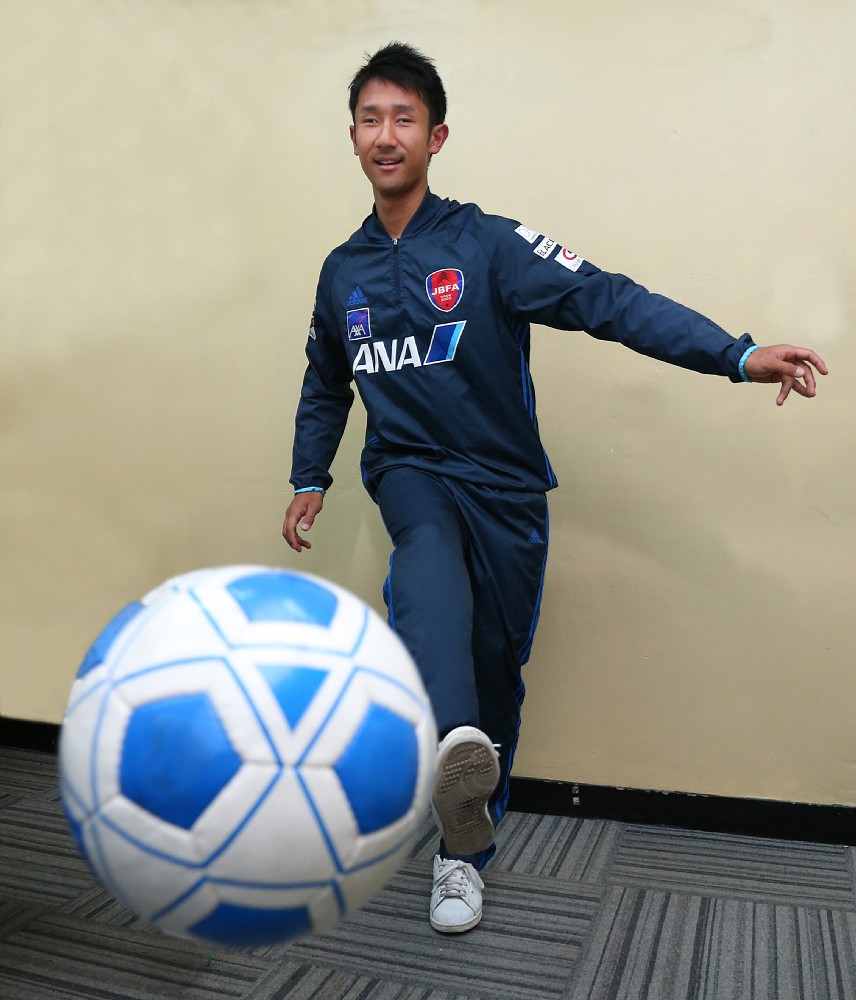 豪快にボールをけるブラインドサッカー日本代表の川村怜 スポニチ Sponichi Annex スポーツ