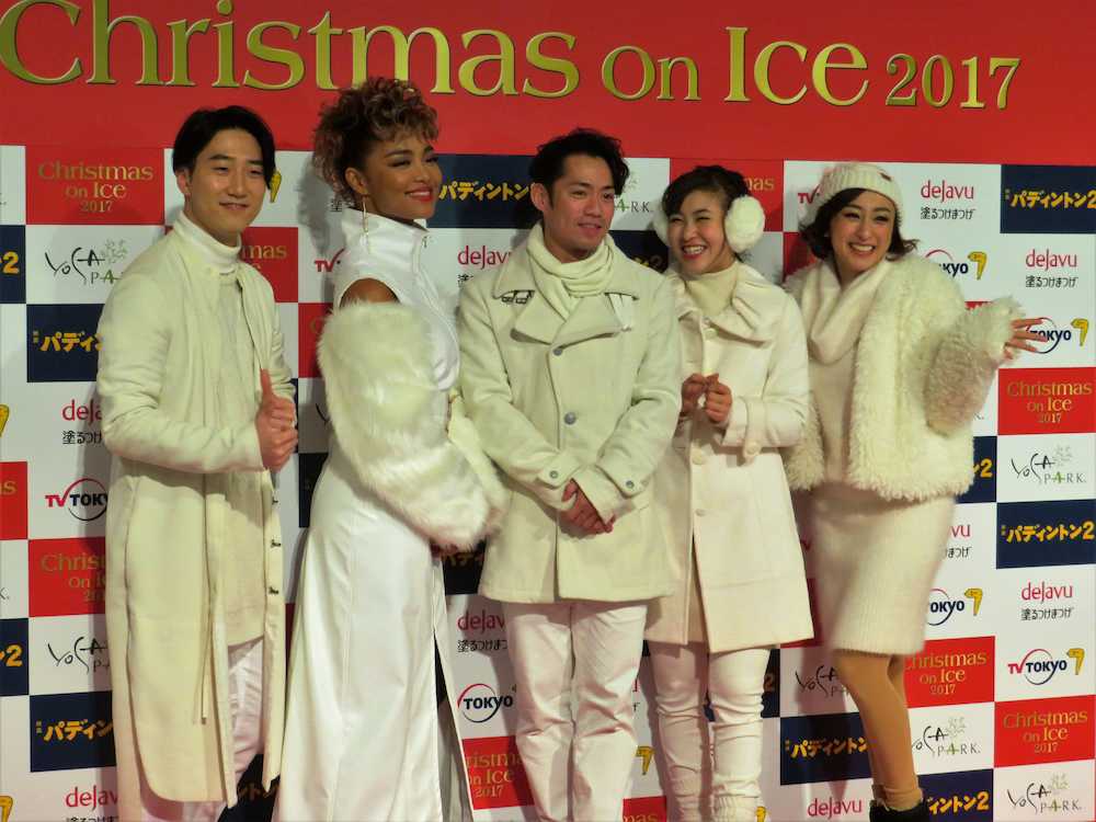 会見に臨んだ（左から）歌手の村上佳佑、クリスタル・ケイ、高橋大輔さん、村上佳菜子さん、浅田舞さん