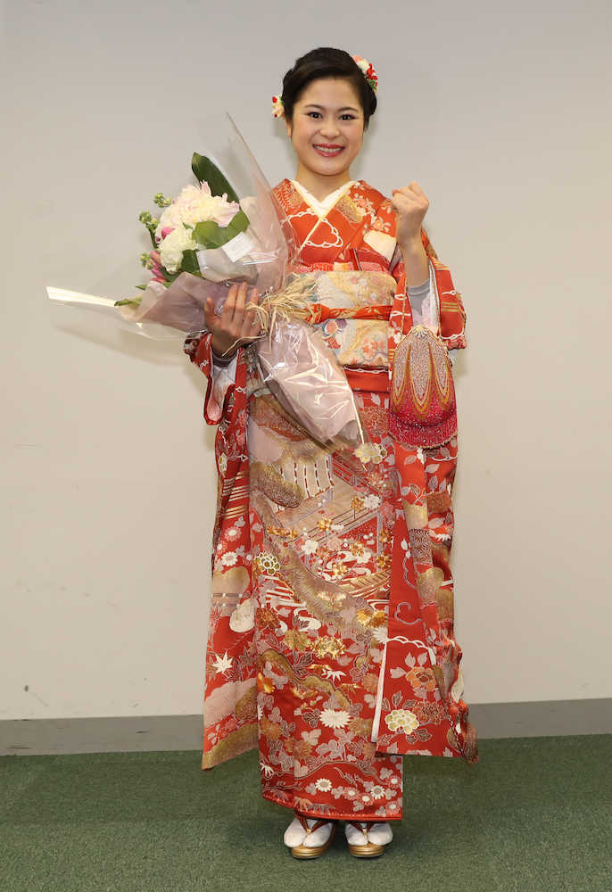 京都市の成人式に出席し、晴れ着を披露した宮原