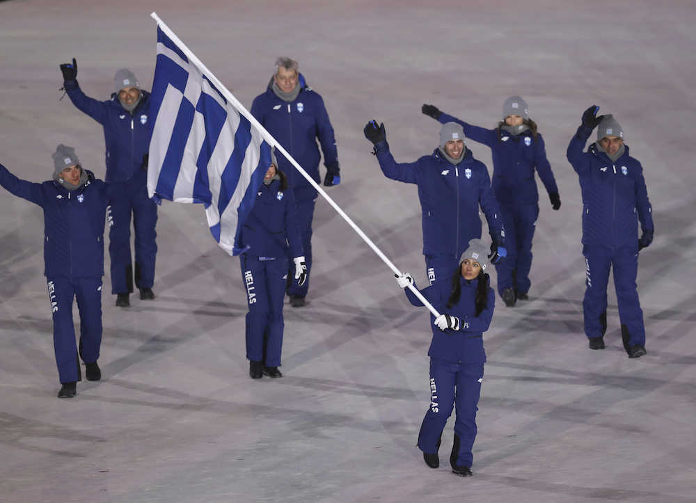 （速報）冬季五輪全参加者の先頭で入場するギリシャ選手団（ＡＰ）