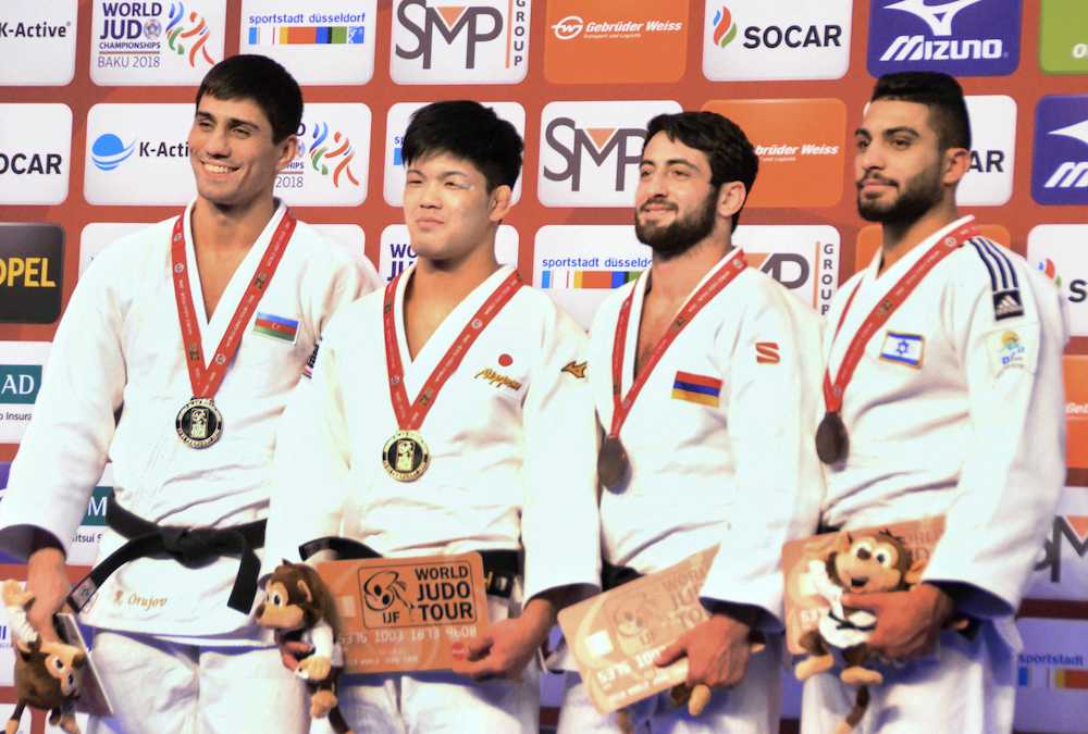 柔道ＧＳデュッセルドルフ男子７３キロ級で優勝した大野将平（左から２人目）