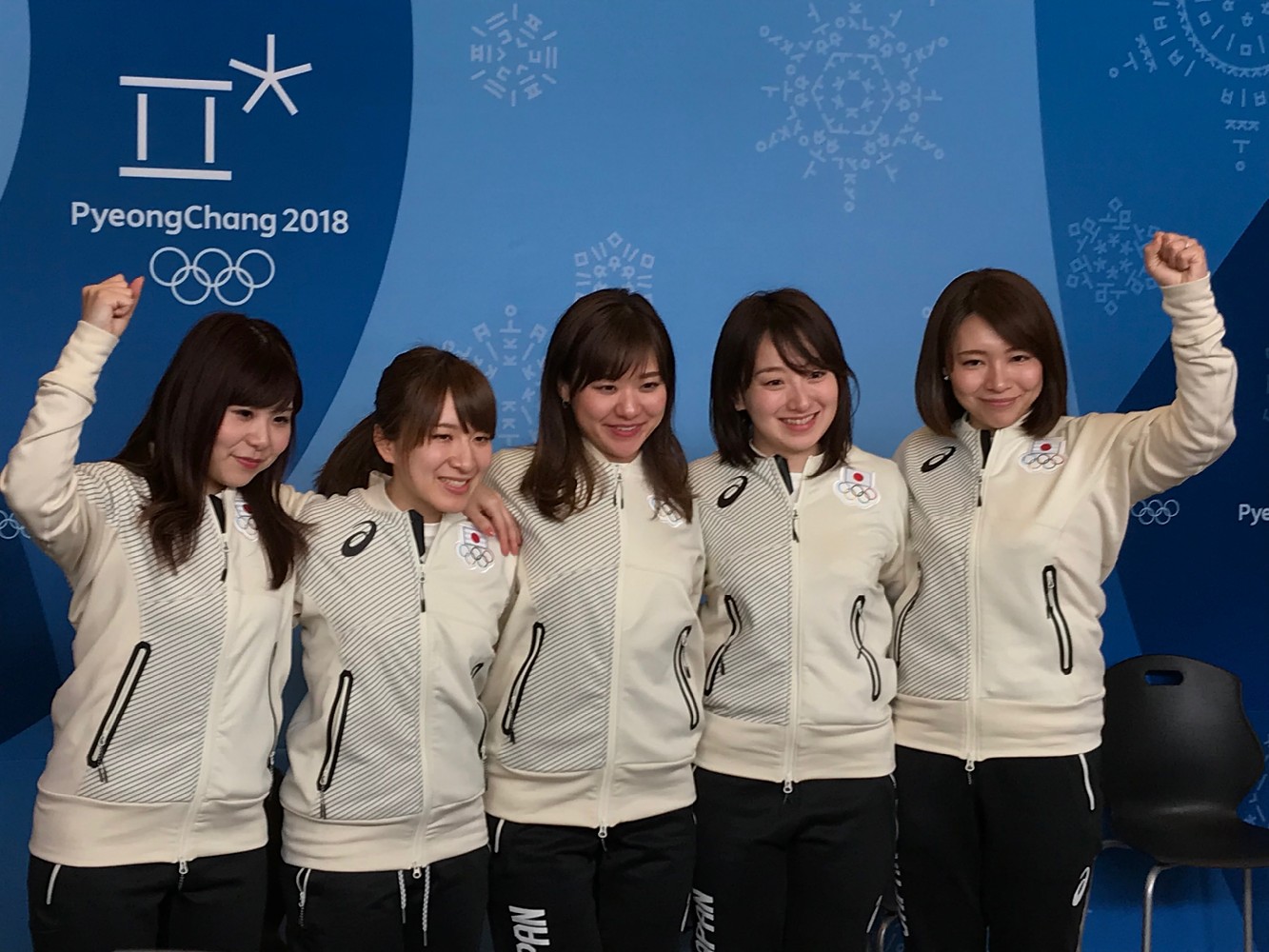 銅メダルを獲得したカーリング女子代表