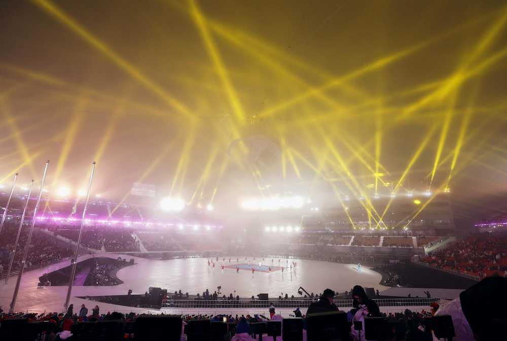 開幕を前に濃霧に覆われる平昌冬季パラリンピックの開会式場