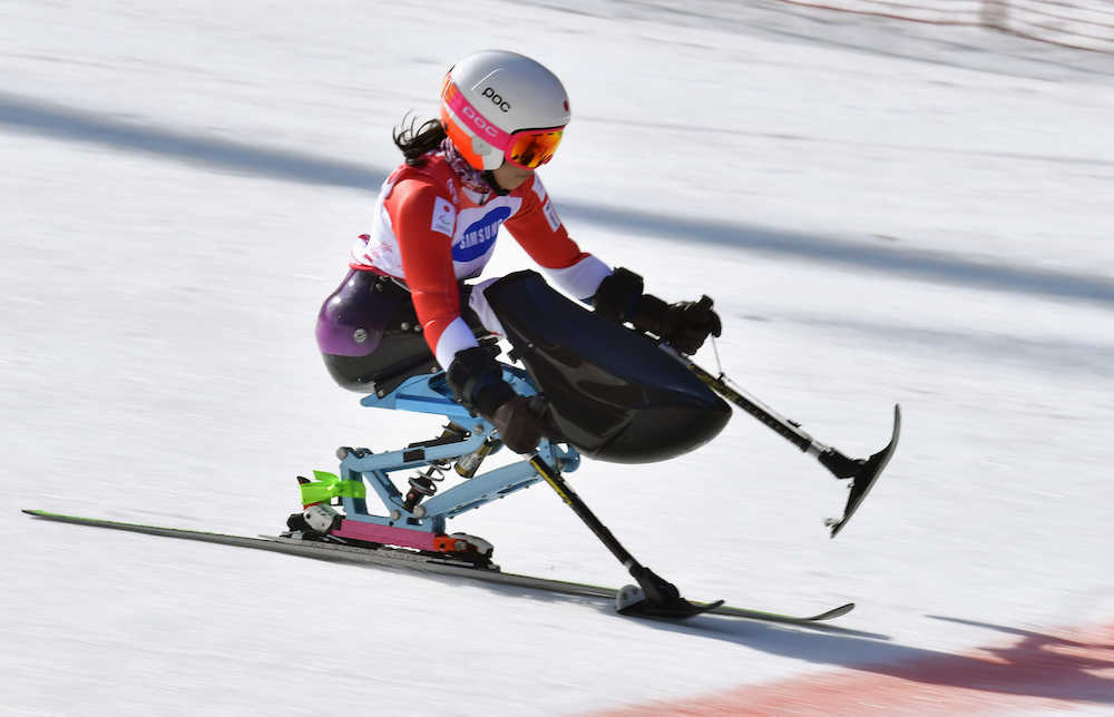 女子大回転座位　２回目の滑走でゴールする村岡桃佳。金メダルを獲得した