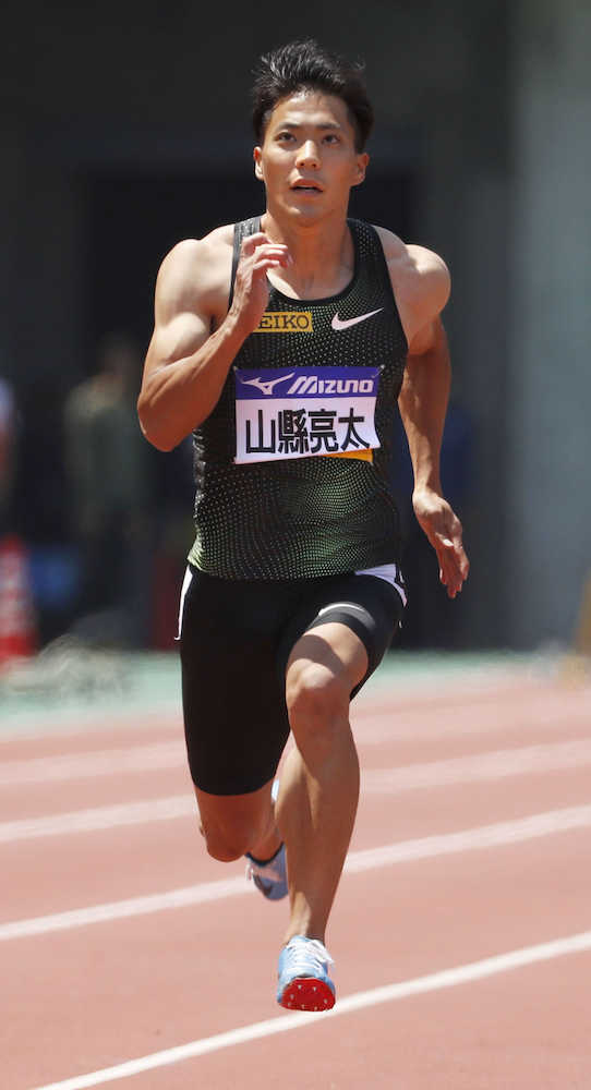 男子１００メートル予選　１０秒２４で決勝進出を決めた山県亮太