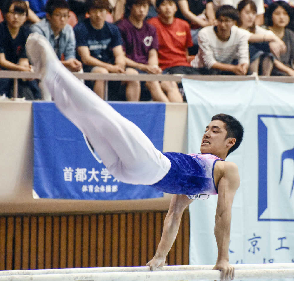 東日本学生体操最終日　個人総合で２連覇した白井の平行棒