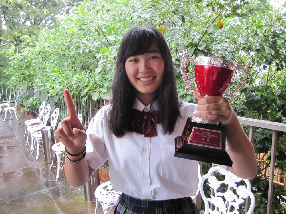 関東中学ゴルフ女子個人の部で優勝した吉沢