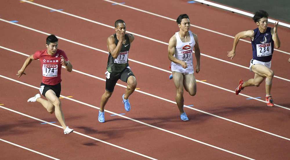 男子１００メートル準決勝、力走する（左から）桐生祥秀、ケンブリッジ飛鳥、竹田一平、多田修平