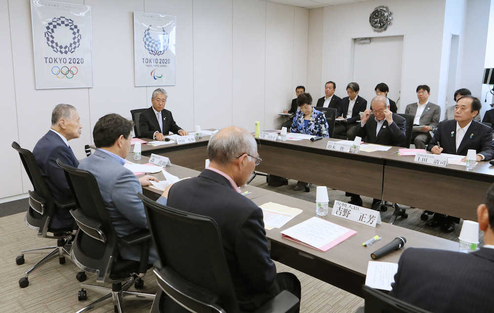 東京五輪・パラリンピックの調整会議。福島県からスタートする聖火リレーの日程が決定した（代表撮影）