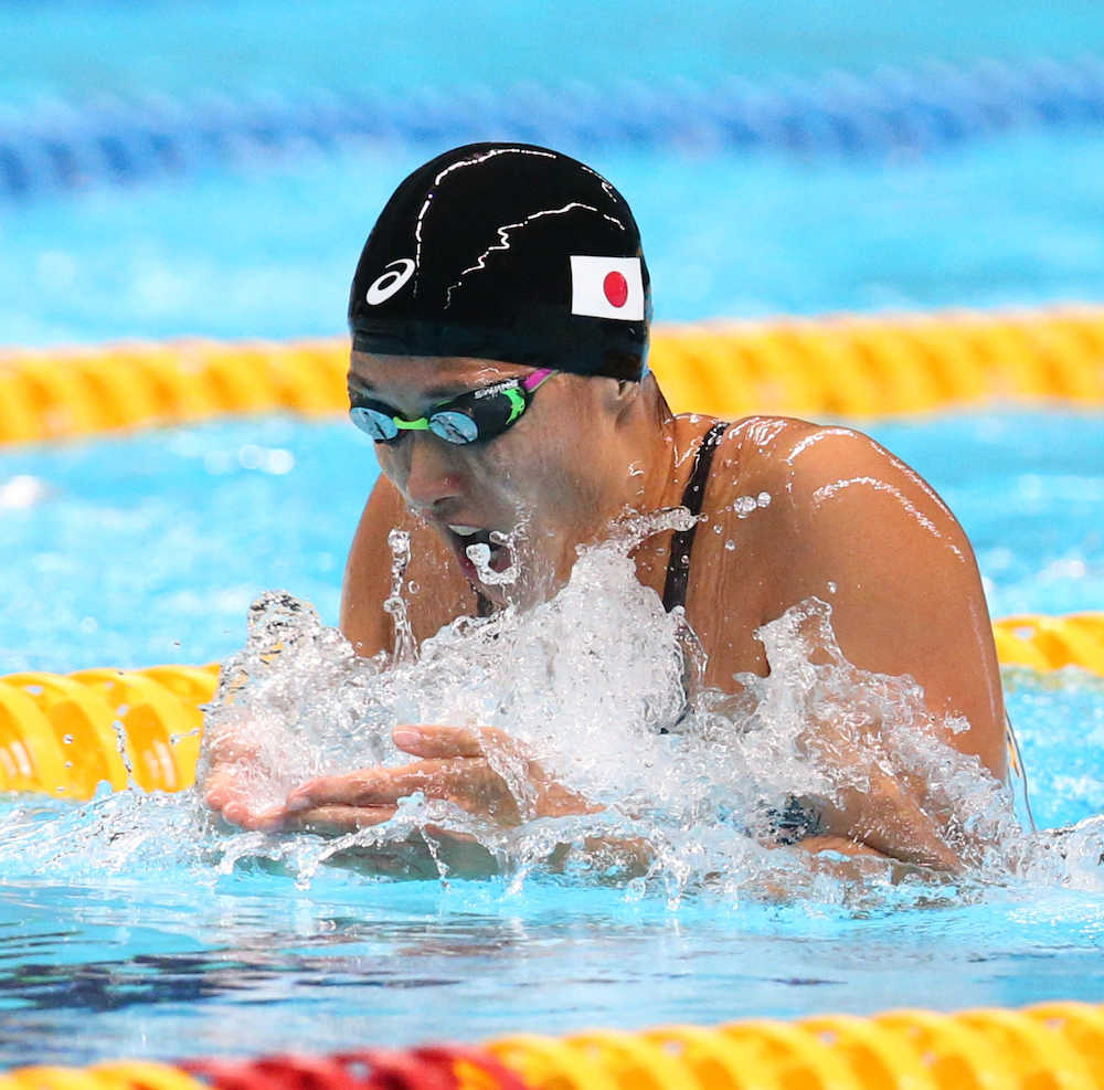 女子１００メートル平泳ぎ決勝、金メダルを獲得した鈴木聡美（撮影・小海途　良幹）