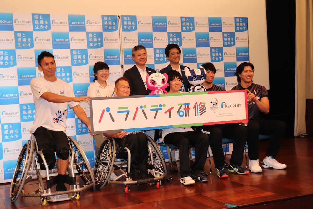 会見に参加した左から山口健二、村上慶太、田沢隼、福沢達哉、清水邦宏の５選手