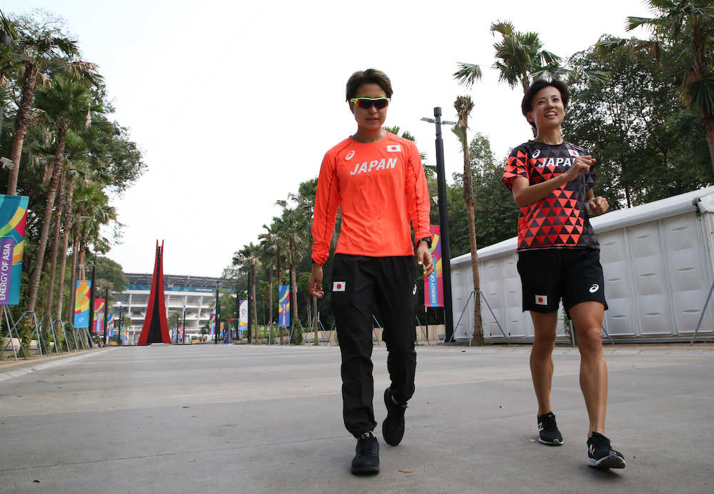 アジア大会マラソンのレース時間に合わせて早朝から練習した田中（左）と野上（撮影・小海途　良幹）