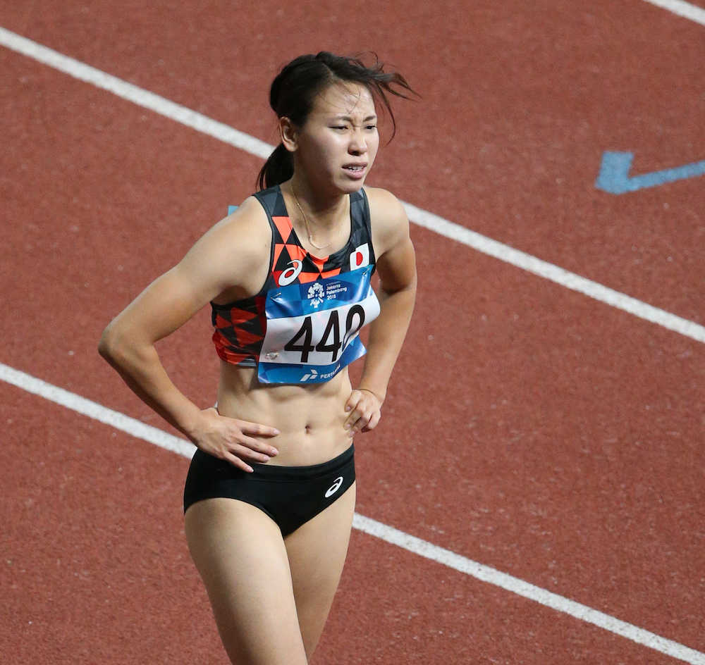 ＜アジア大会陸上＞女子１００メートル予選、納得できないタイムに顔をしかめる福島千里（撮影・小海途　良幹）