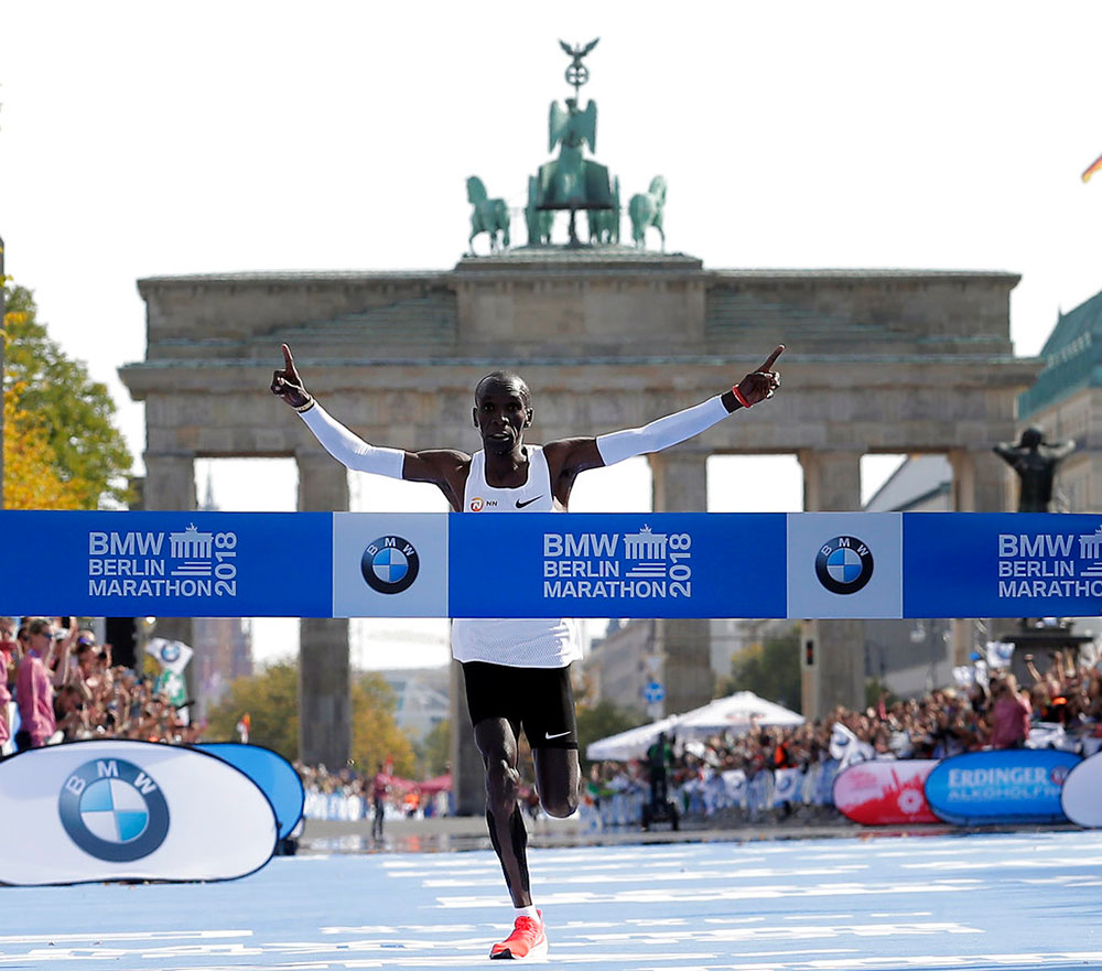ベルリンマラソンで世界記録を樹立したエリウド・キプチョゲ（ＡＰ）