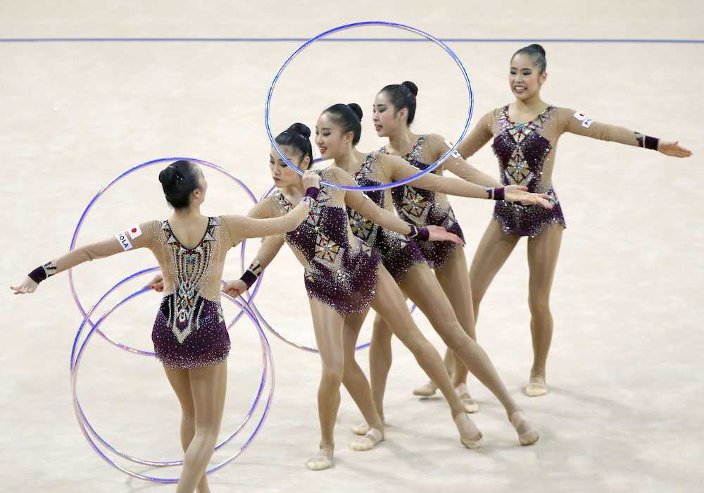 世界新体操最終日　団体種目別決勝での日本のフープの演技