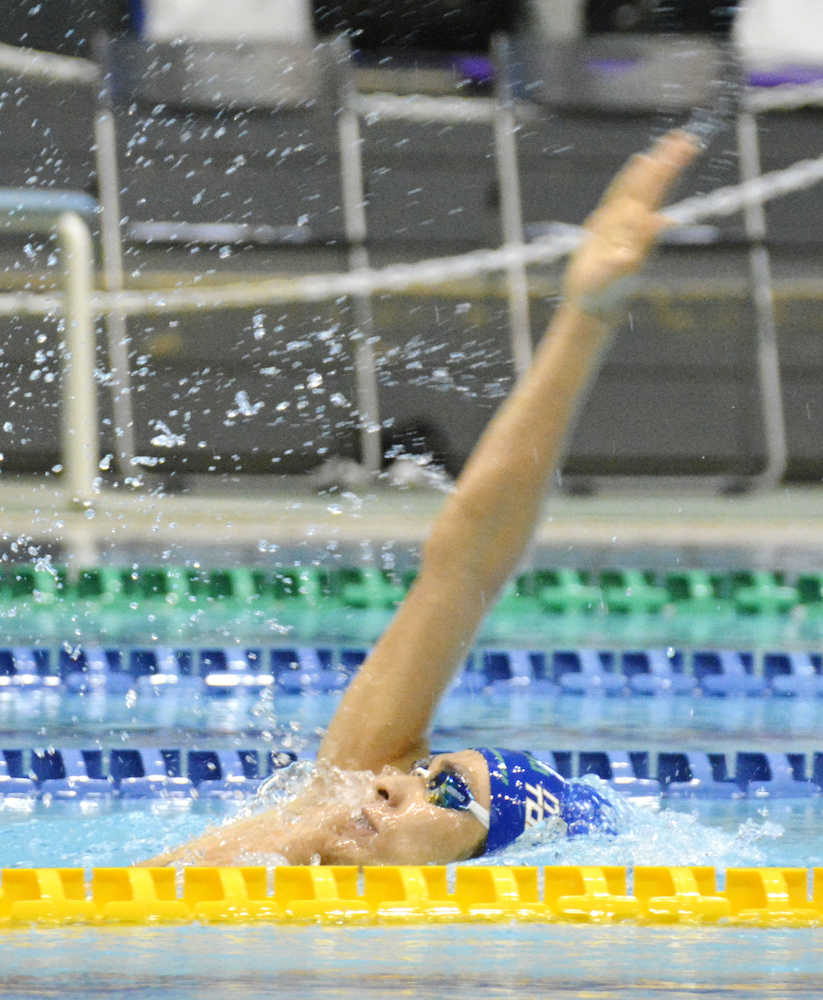 競泳の東京スイミングセンター招待公認記録会の男子２００メートル背泳ぎで１位になった入江陵介