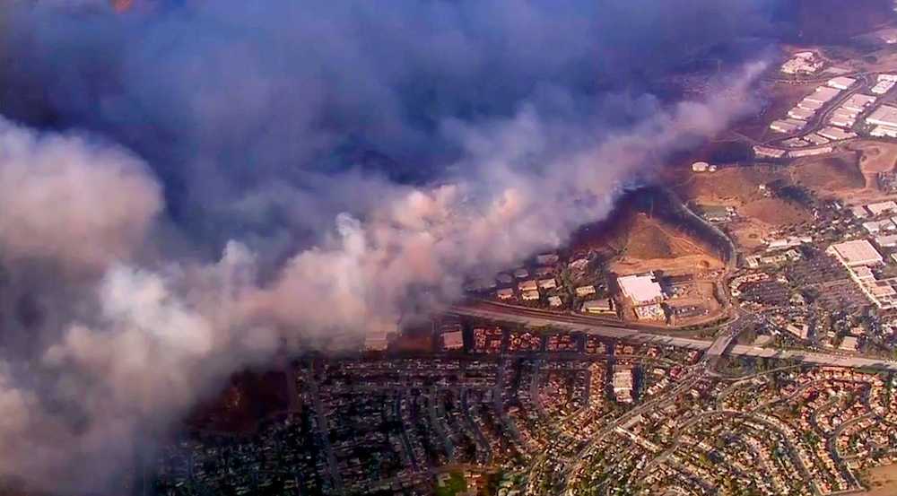 カリフォルニア州で多発した山火事（ＡＰ）