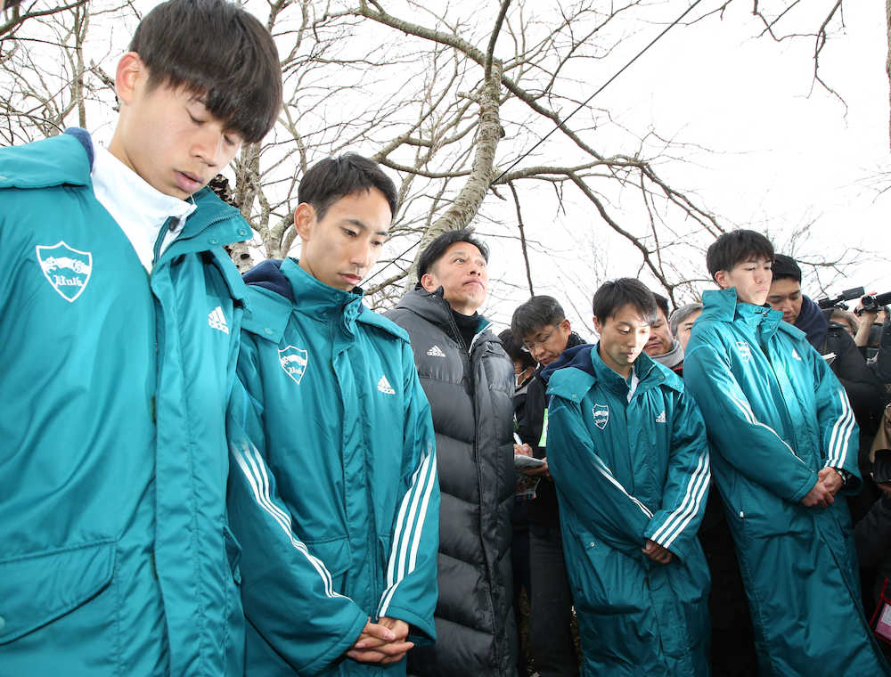 【画像・写真】青学大　往路６位　総合Ｖ５＆３冠に暗雲も原監督「歴史に残る大逆転をしようぜ」