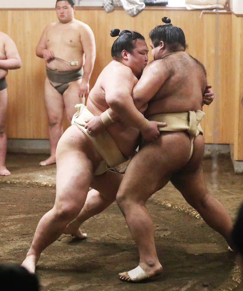 【画像・写真】稀勢「良かった」右に手応え　高安と連日三番稽古で９勝