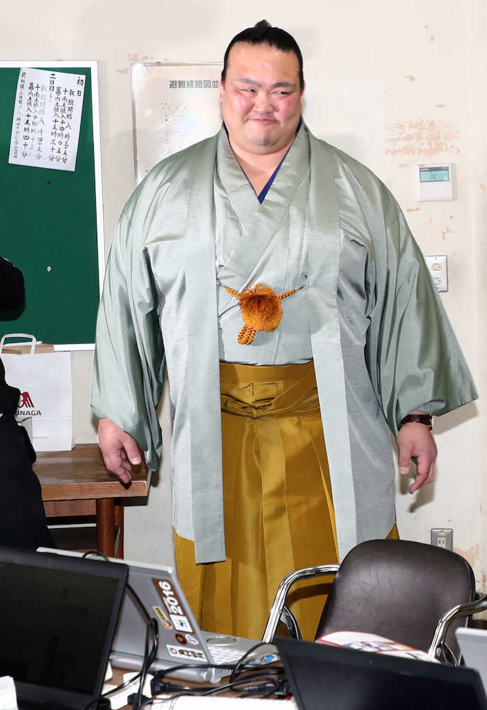 【画像・写真】稀勢　９月、１万人断髪式へ　親方第一歩のあいさつ回り、ファンにも感謝