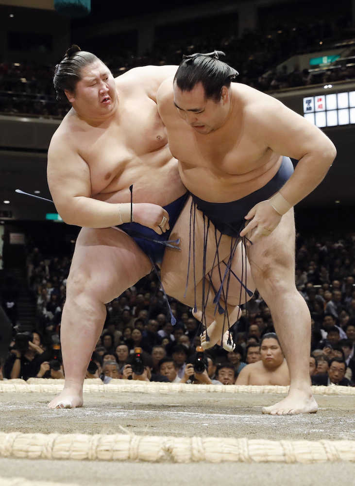 逸ノ城 鶴竜撃破 初の１場所２個目金星 減量中止が吉 スポニチ Sponichi Annex スポーツ