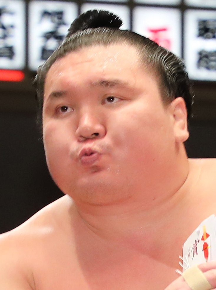 【画像・写真】白鵬　引退を届け出た豪風ねぎらう「体が小さいハンデの中でやっていましたからね」