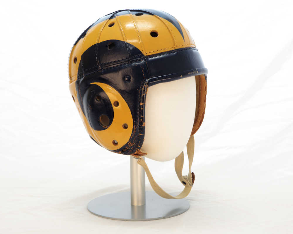 ガーキー氏がデザインしたラムズのヘルメット（Ｃ）Ｐｒｏ　Ｆｏｏｔｂａｌｌ　Ｈａｌｌ　ｏｆ　Ｆａｍｅ