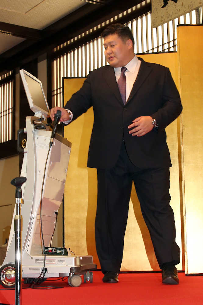 【画像・写真】貴ノ岩断髪式に元日馬富士がハサミ、わだかまり「ない」