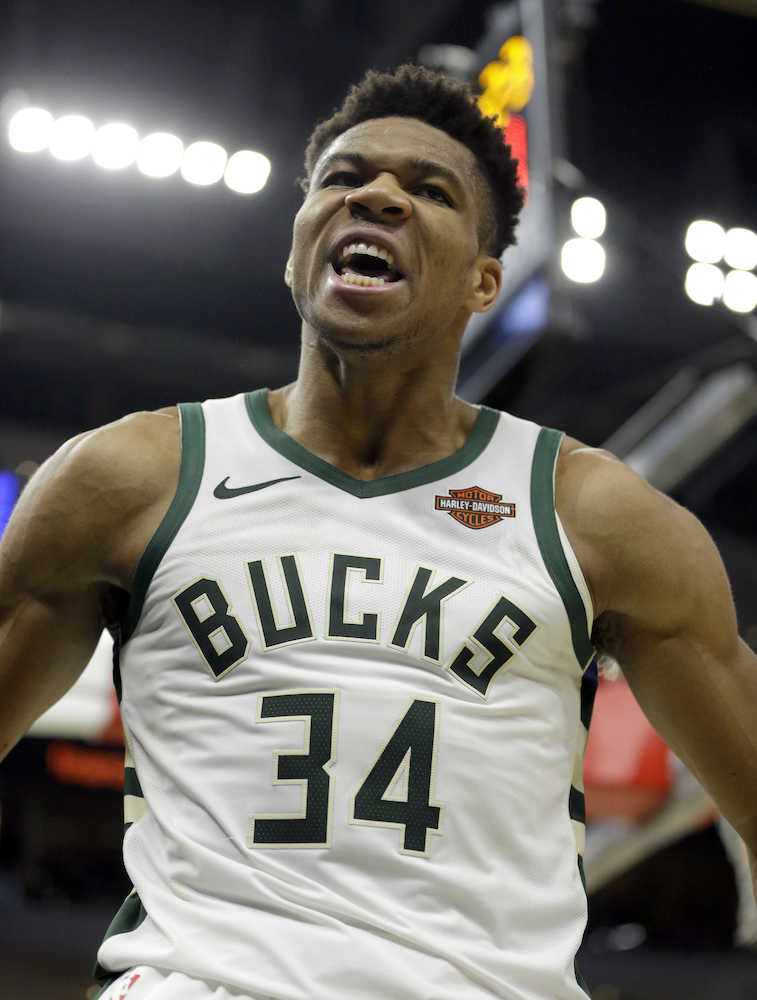 【画像・写真】バックス、５連勝で４０勝一番乗り　球宴主将のアデトクンボが４３得点