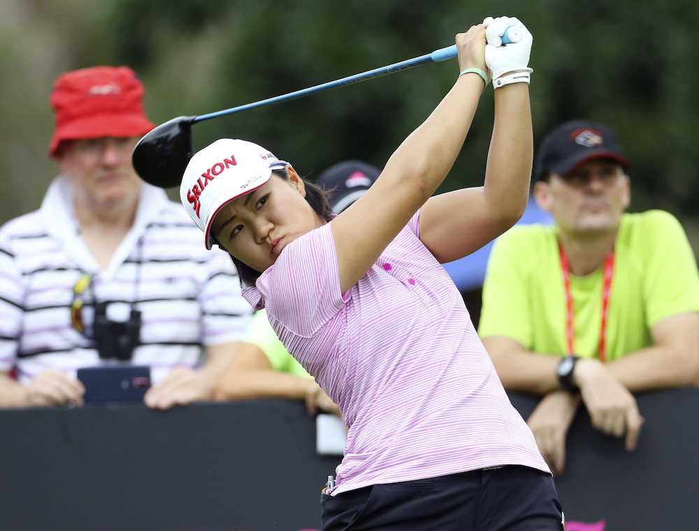 【画像・写真】奈紗　出遅れ１０差５２位、１カ月ぶり実戦で精彩欠いた