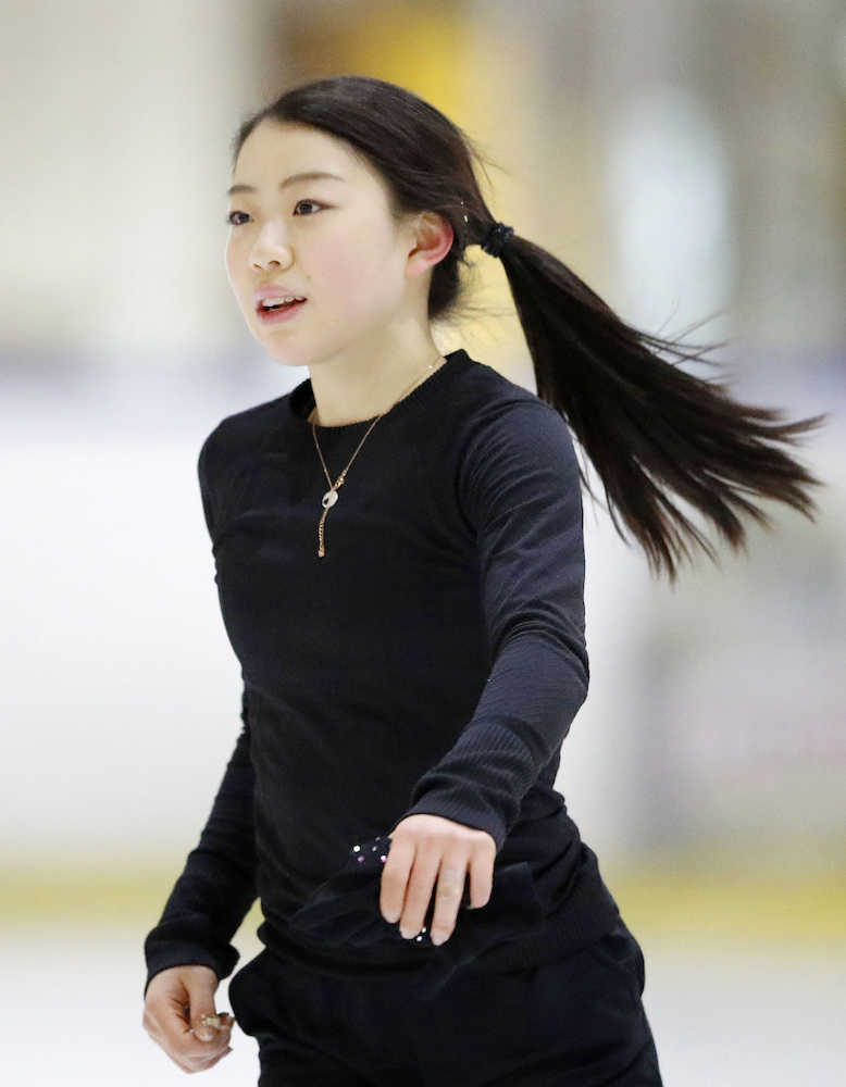 【画像・写真】紀平　チャレンジＣへ調整、新調の靴でジャンプ繰り返す