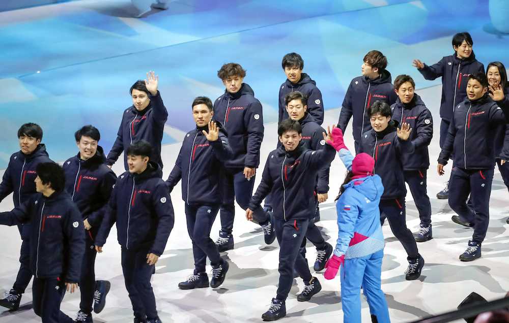 ロシアのクラスノヤルスクで開幕した第２９回ユニバーシアード冬季大会の開会式で入場行進する日本選手団（ＡＰ）