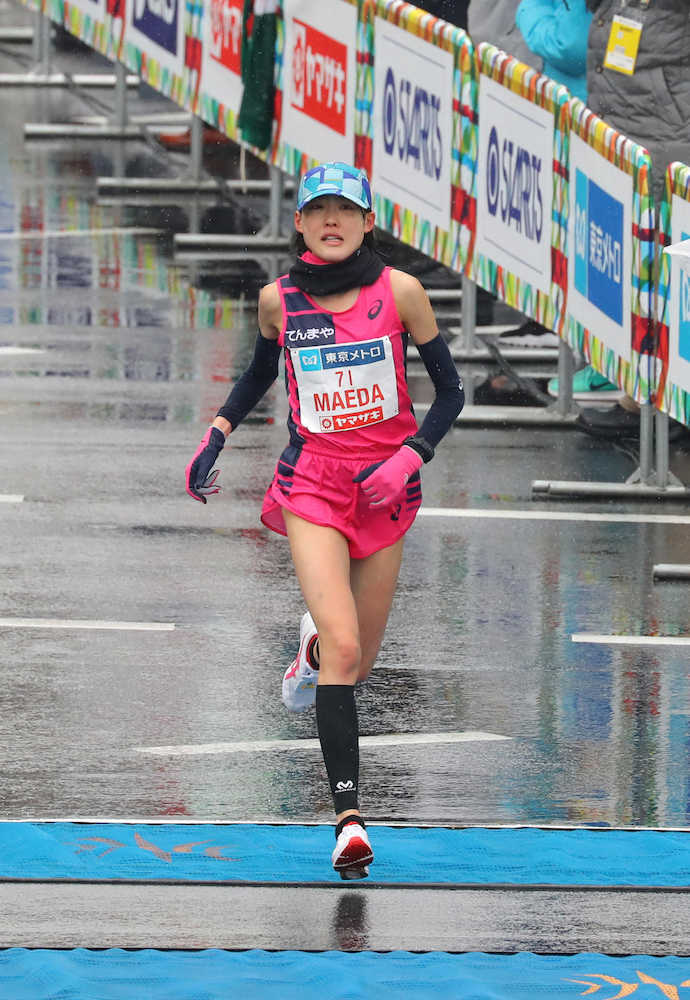 ＜東京マラソン２０１９＞女子１２位でゴールする前田（撮影・島崎忠彦）