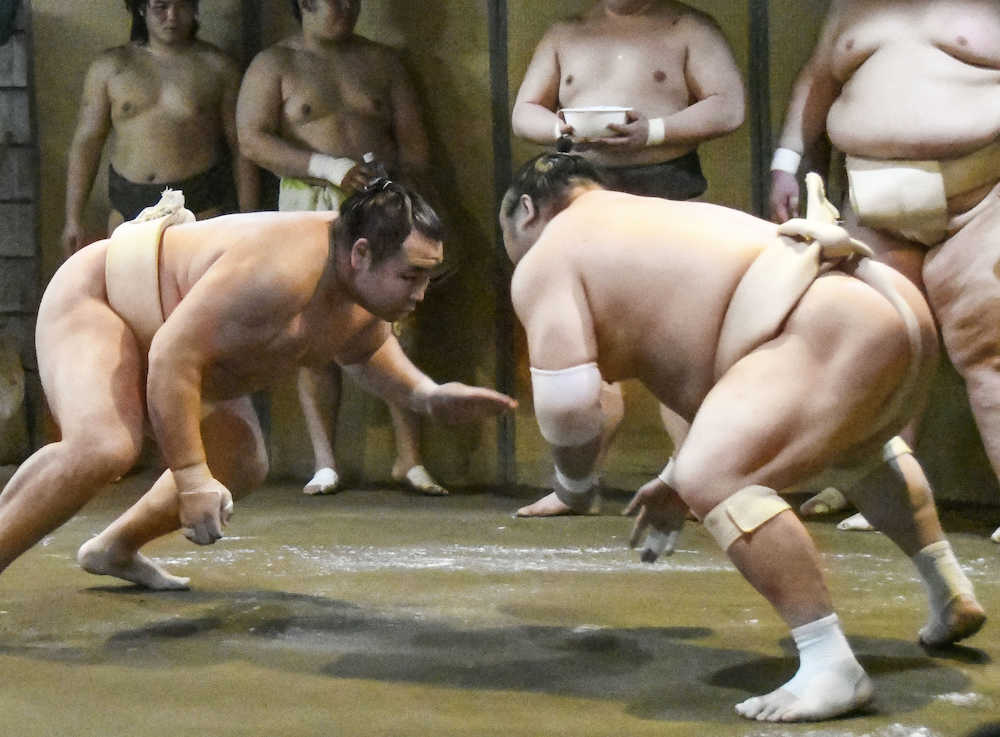 【画像・写真】鶴竜　正代らに１５番全勝も慢性的痛み抱える右足はまだ不安…
