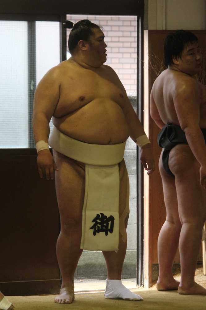 【画像・写真】御嶽海　春場所は“ぶっつけ本番”　左大腿の回復遅れ　出羽海親方は心配