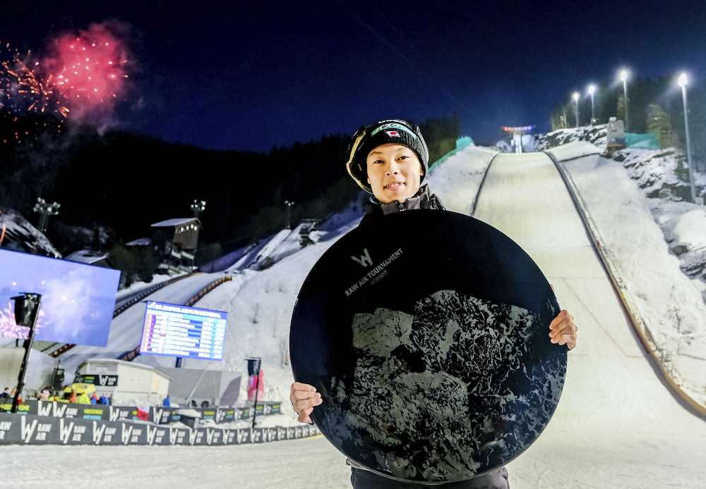 【画像・写真】陵侑2位で19度目表彰台　最後に大飛躍、ロー・エアー総合V