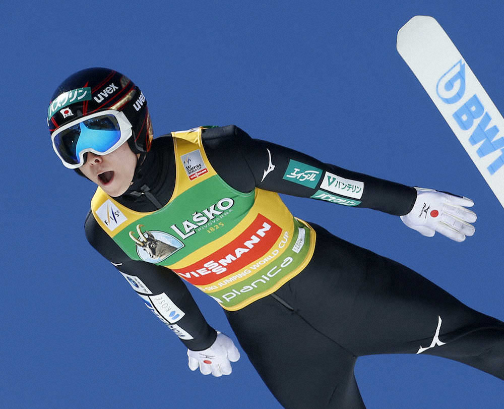 【画像・写真】小林陵侑 日本記録252メートルの大ジャンプ！歴代2位13勝目で今季締める