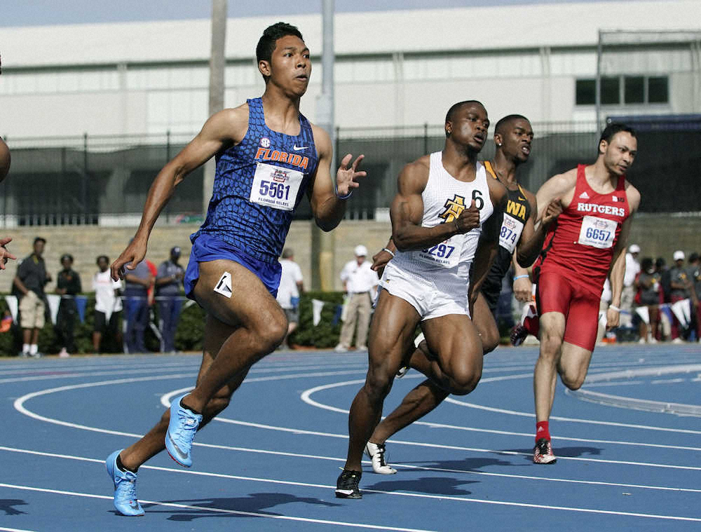 男子200メートルで20秒53のサニブラウン・ハキーム（左端、共同）