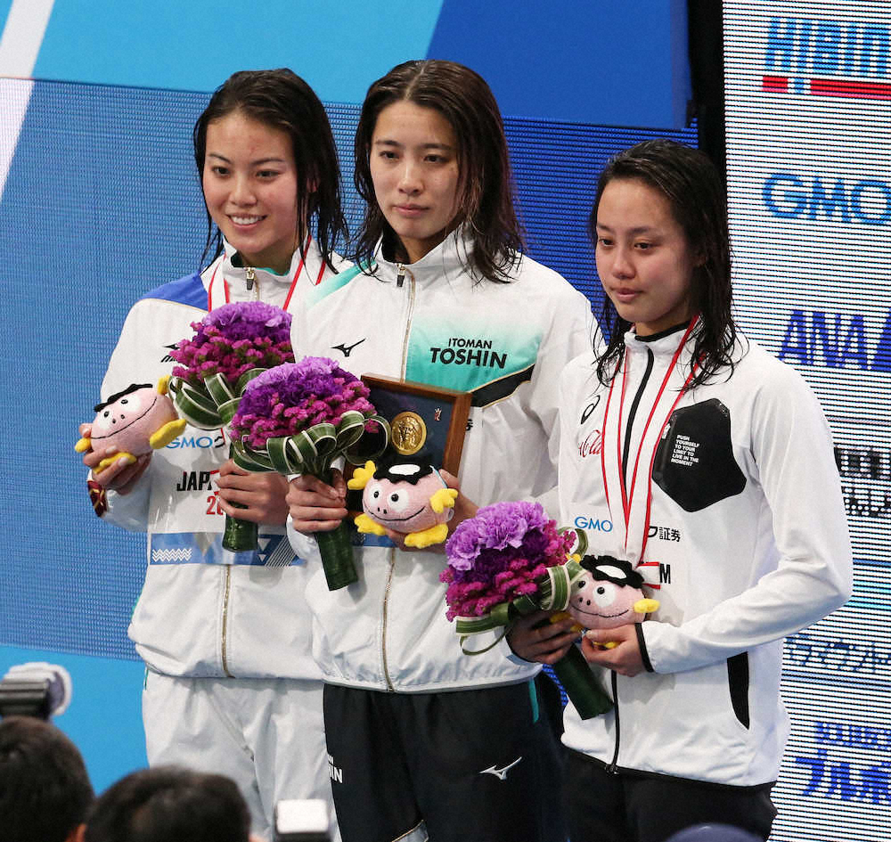 ＜水泳日本選手権第2日　女子200メートル個人メドレー決勝＞（左から）2位の大本、1位の大橋、3位の今井（撮影・西海健太郎）