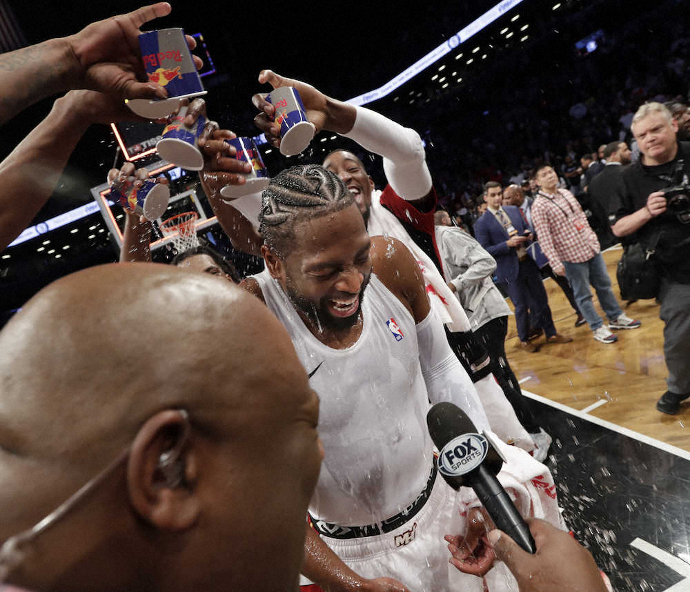 【画像・写真】NBAのレギュラーシーズンが終了　ウェイドは現役最後の試合でトリプルダブル